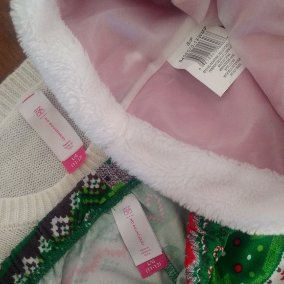 Leggings & Christmas Sweater Bundle No Boundaries - Picture 6 of 7
